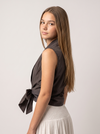 Blusa sin mangas con lazada frontal
