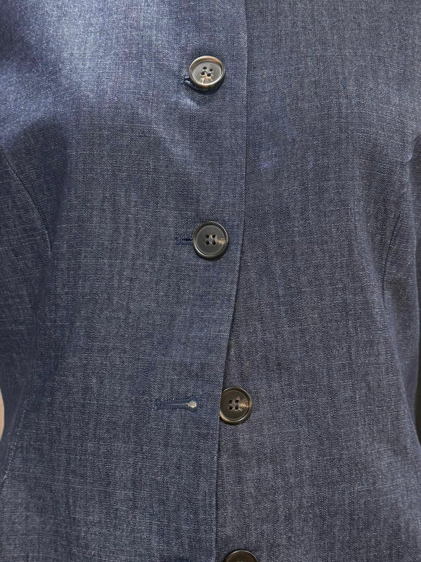 Chaleco entallado con pantalón fluido azul