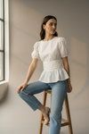 Blusa con jaretas y manga corta