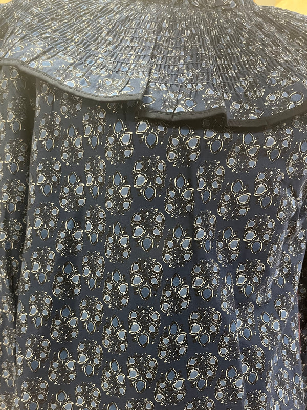 Blusa estampada con volante plisado