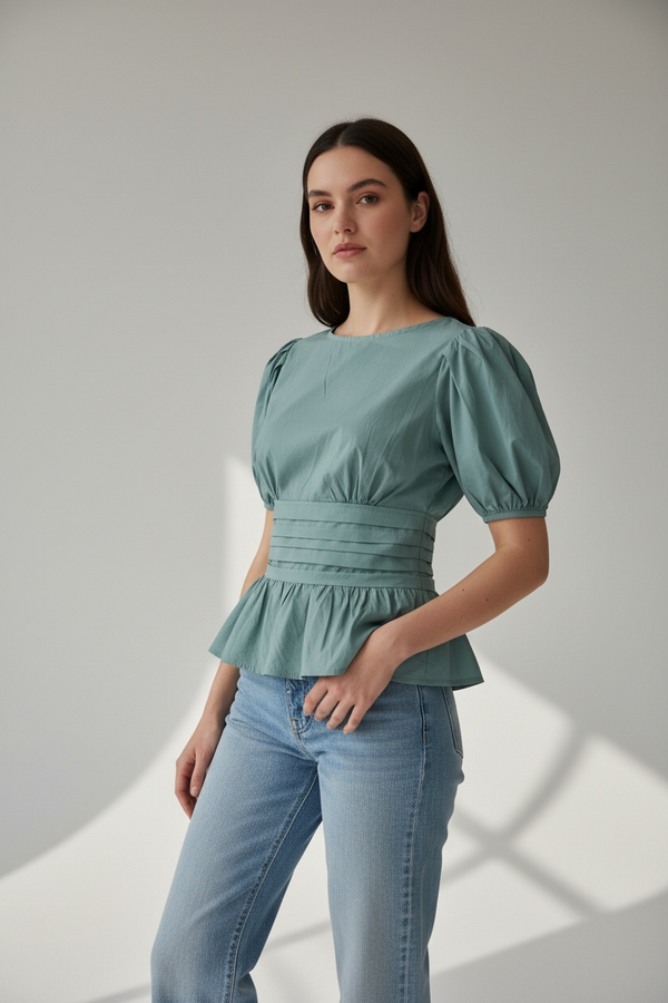 Blusa con jaretas y manga corta