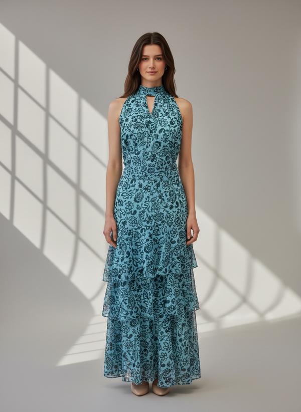 Vestido maxi paisley con cuello halter y falda por niveles