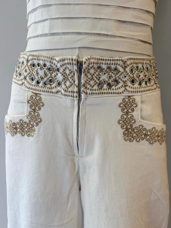 Pantalón con bordados artesanales
