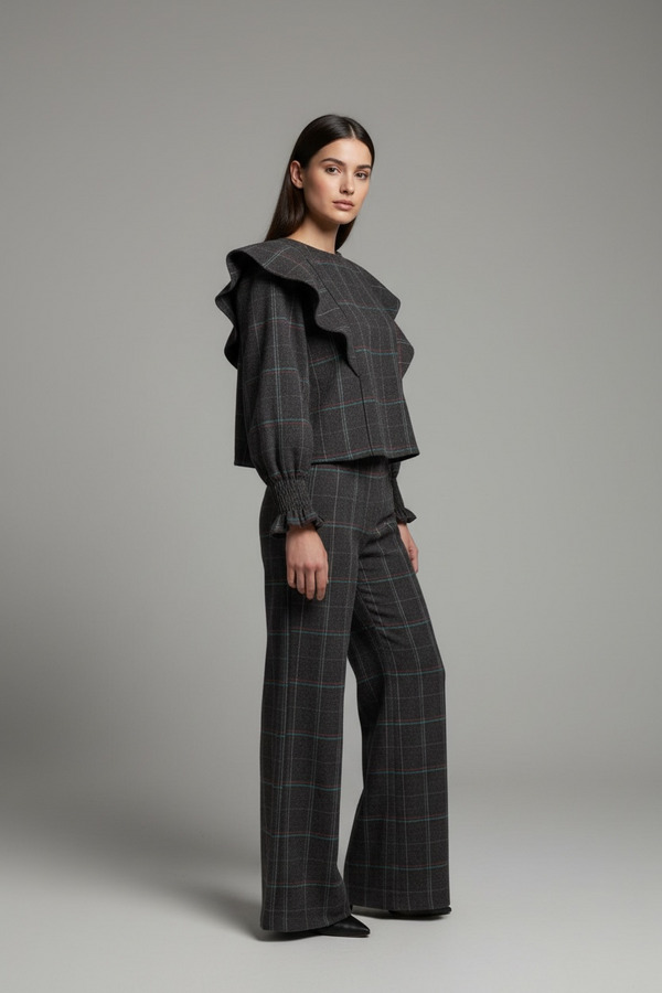 Conjunto de cuadros con volante en hombros