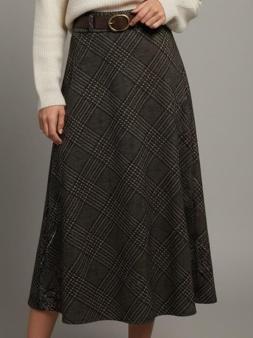 Conjunto falda con cinturón y jersey